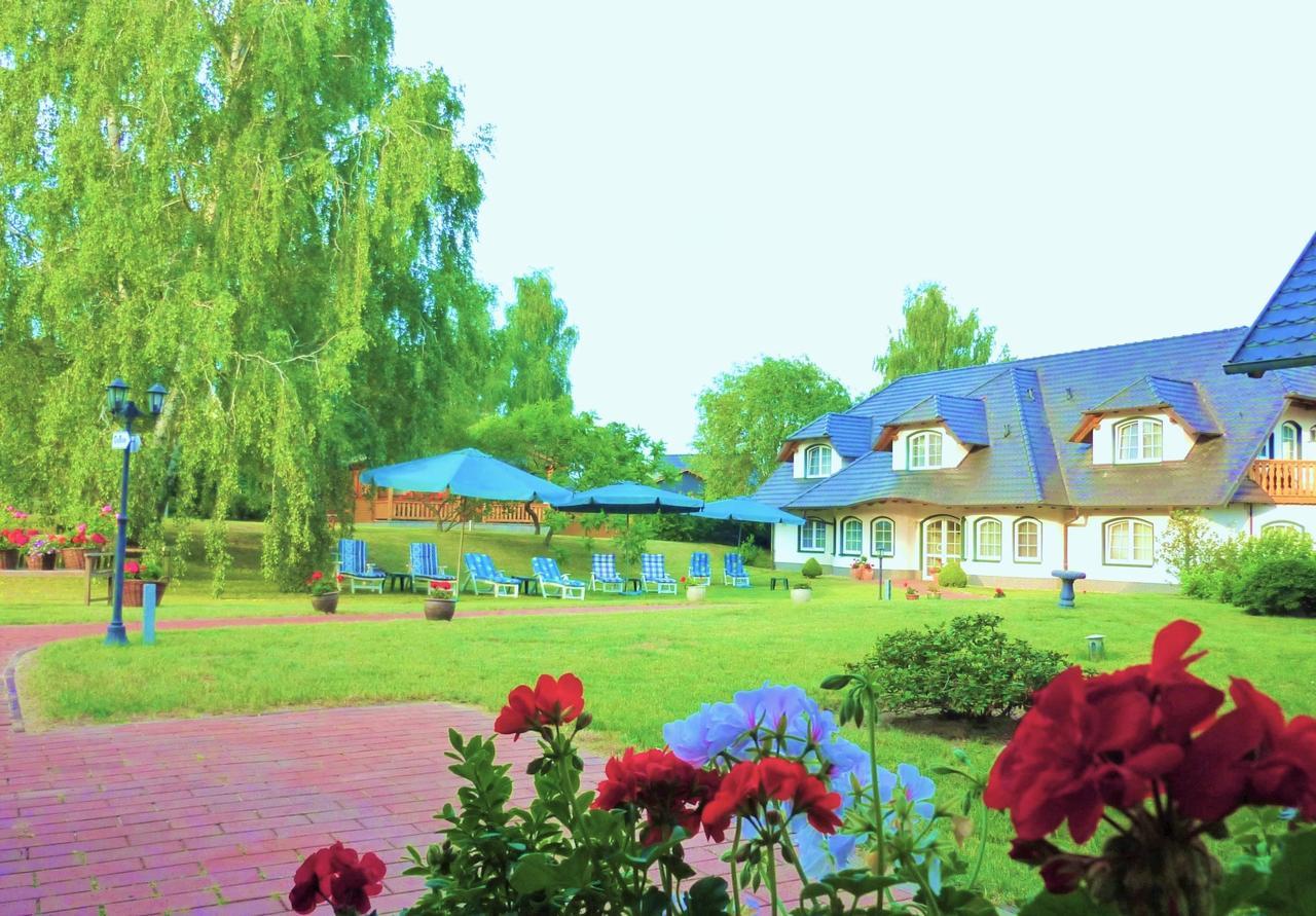 Landhaus Mueritzgarten Hotel Garni Röbel Exterior foto