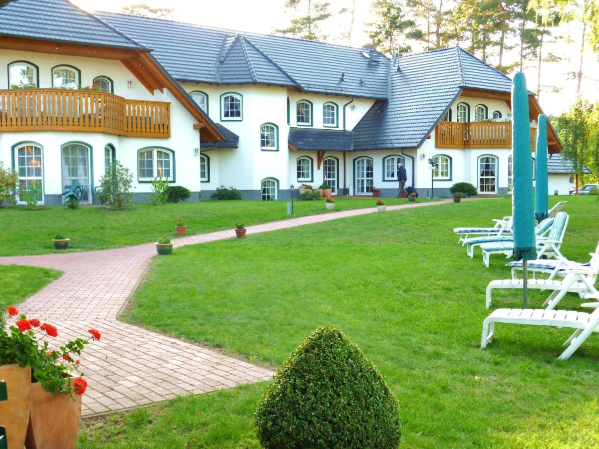 Landhaus Mueritzgarten Hotel Garni Röbel Exterior foto